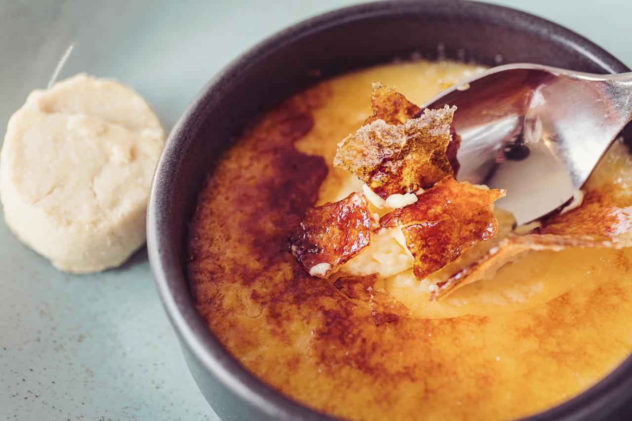 Longlands Inn & Cottages Carnforth Luaran gambar Croutons in a soup