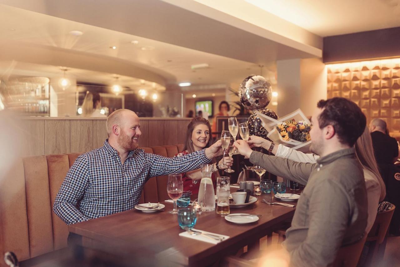 Longlands Inn & Cottages Carnforth Luaran gambar The restaurant at the hotel