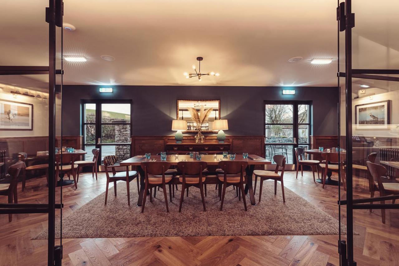 Longlands Inn & Cottages Carnforth Luaran gambar The restaurant at the hotel