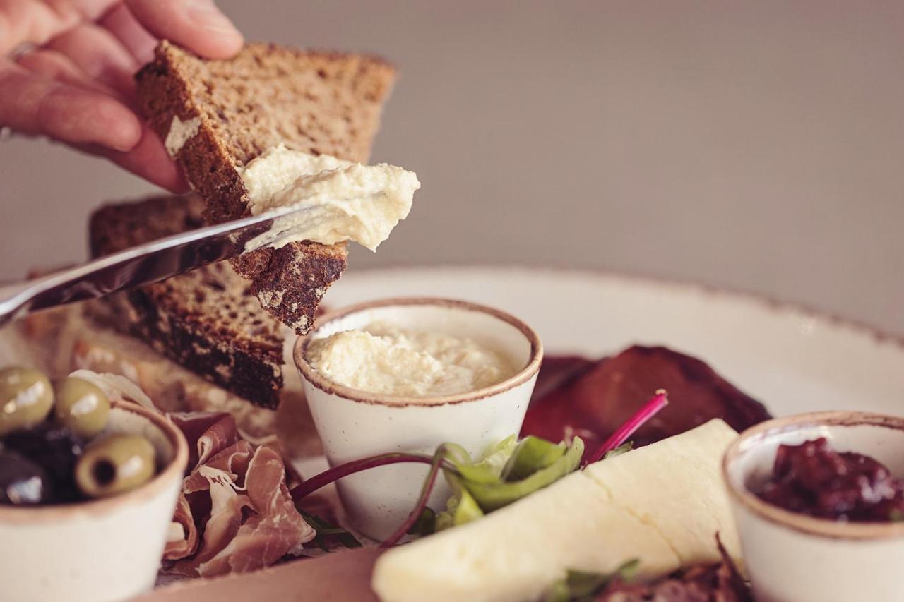 Longlands Inn & Cottages Carnforth Luaran gambar A cheese board
