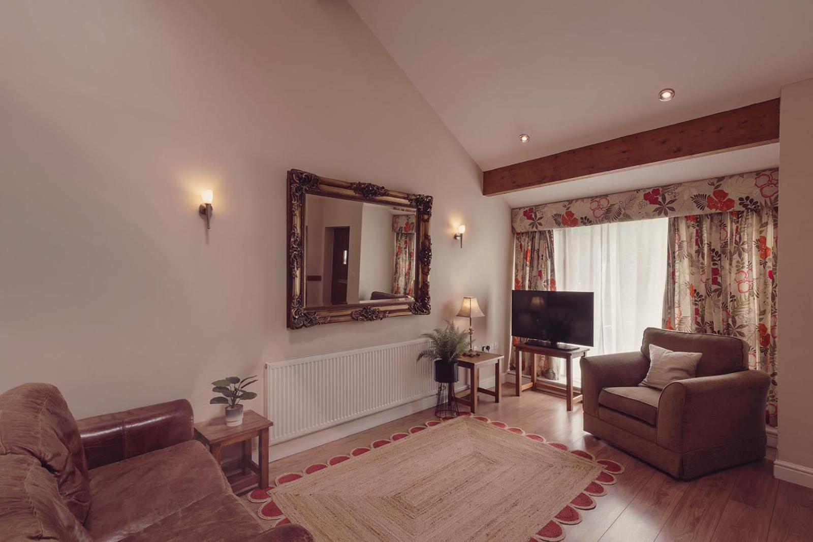 Longlands Inn & Cottages Carnforth Luaran gambar The interior of a typical cottage at the resort