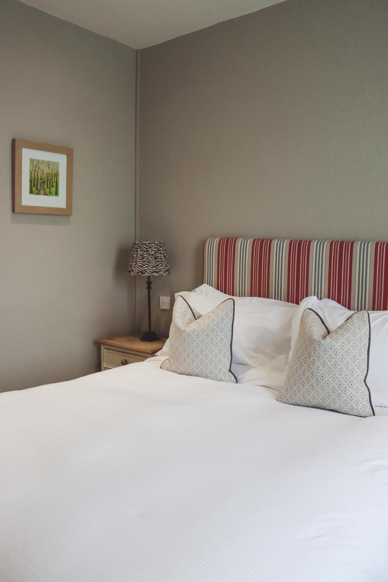 Longlands Inn & Cottages Carnforth Luaran gambar A bedroom at The Old Inn