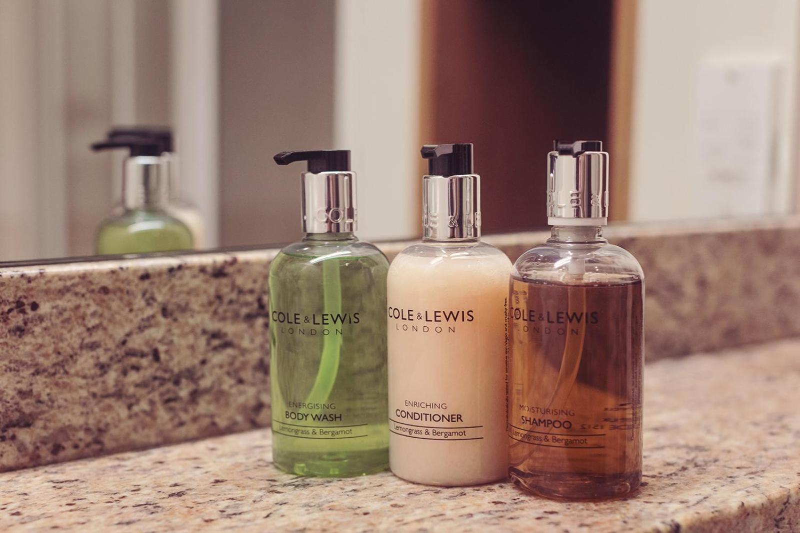 Longlands Inn & Cottages Carnforth Luaran gambar Soap, shampoo and body wash