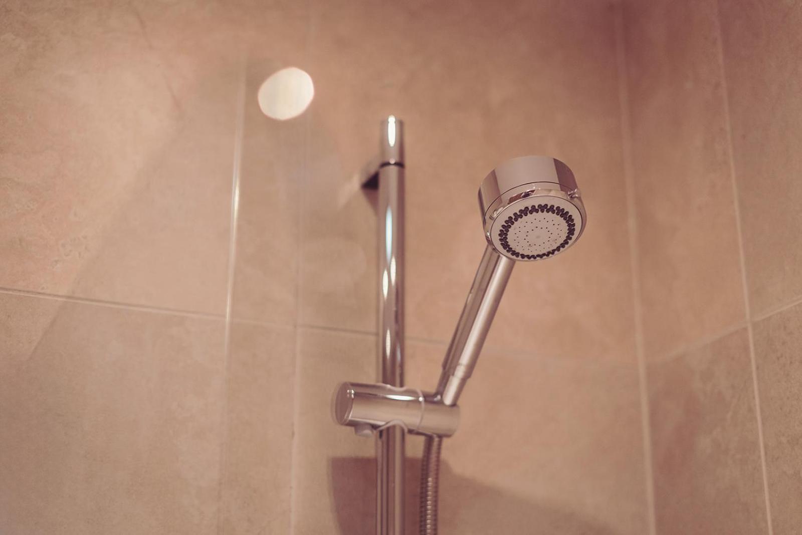 Longlands Inn & Cottages Carnforth Luaran gambar A shower head