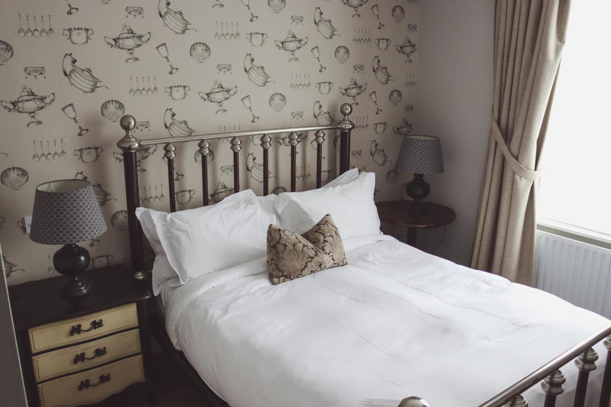 Longlands Inn & Cottages Carnforth Luaran gambar A bedroom at the hotel