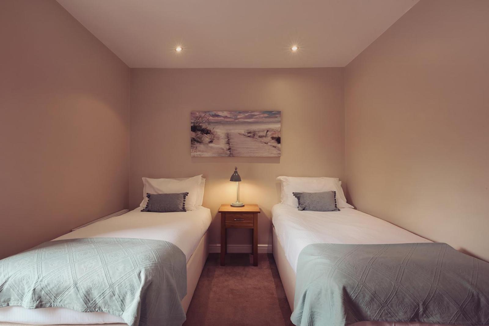 Longlands Inn & Cottages Carnforth Luaran gambar A twin bedroom
