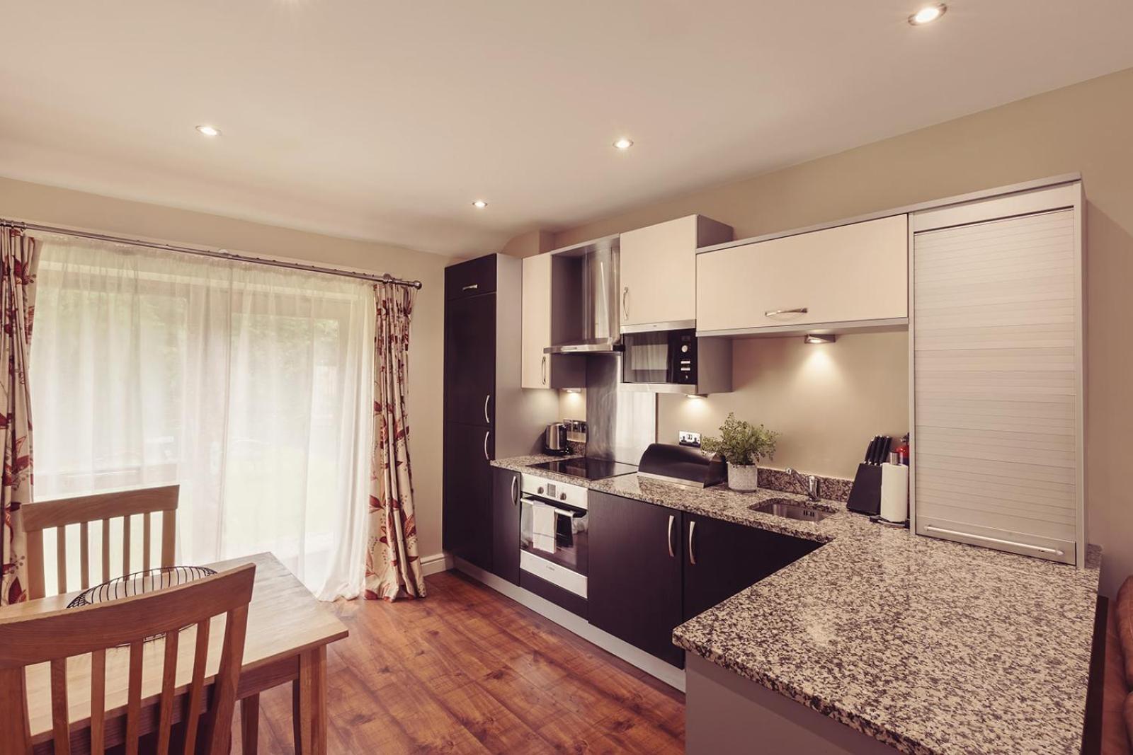 Longlands Inn & Cottages Carnforth Luaran gambar A modern kitchen