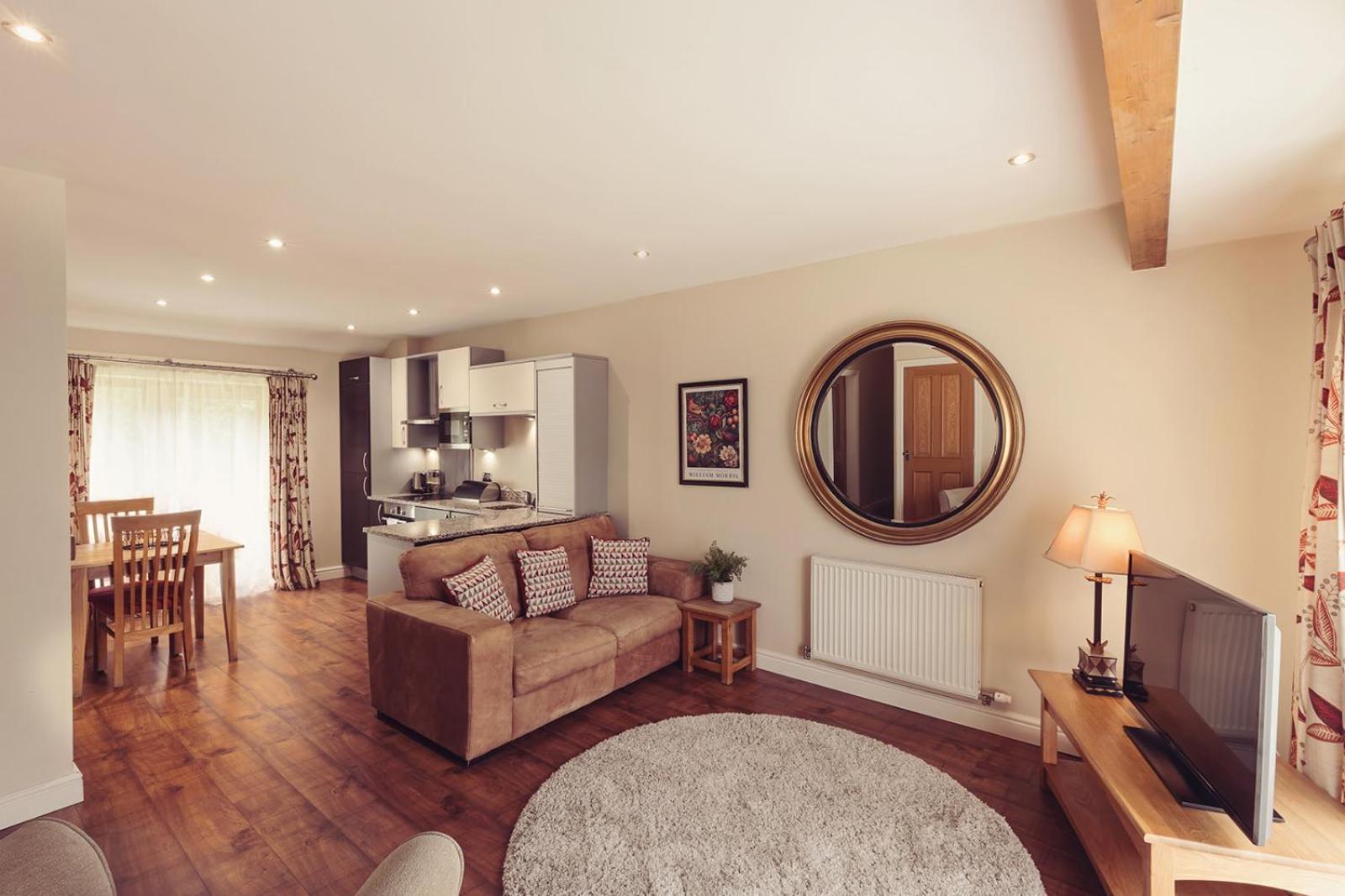 Longlands Inn & Cottages Carnforth Luaran gambar Interior of a typical apartment