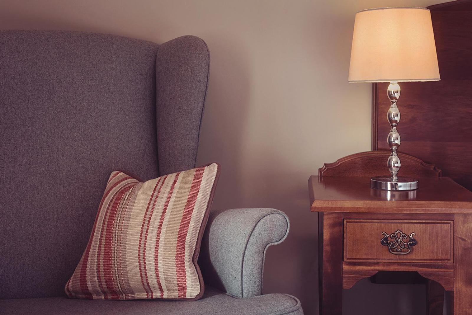 Longlands Inn & Cottages Carnforth Luaran gambar A throw pillow on a sofa
