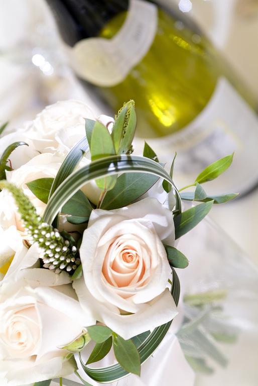 Longlands Inn & Cottages Carnforth Luaran gambar Wedding rings
